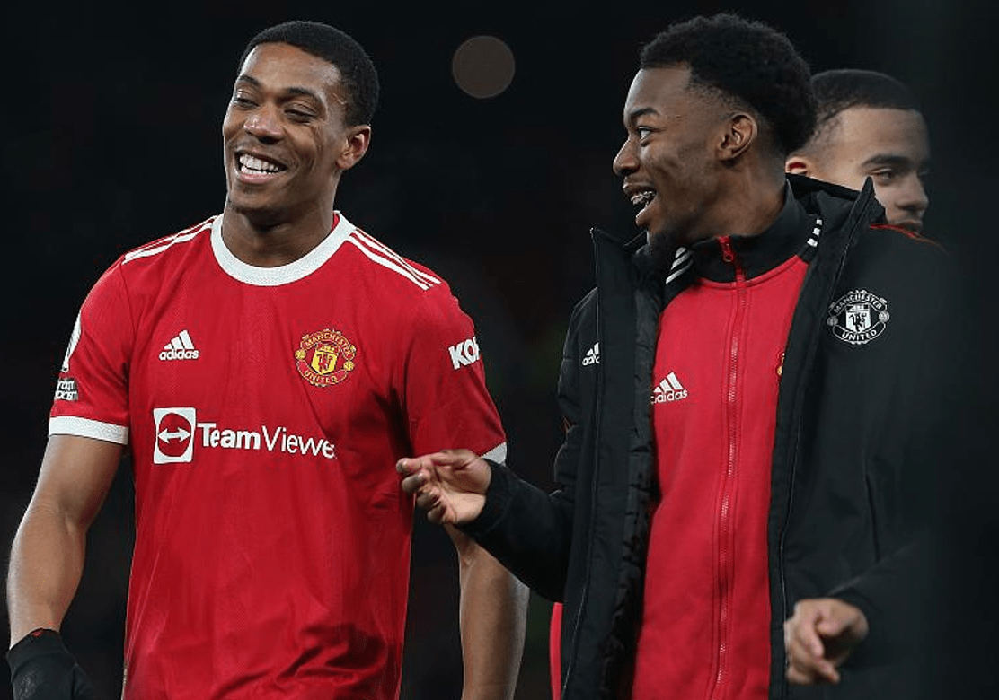 关于曼联训练开放日，窗口期官宣签约引欢呼，西甲在即，赛程密集仍需轮换的信息-开云体育官网